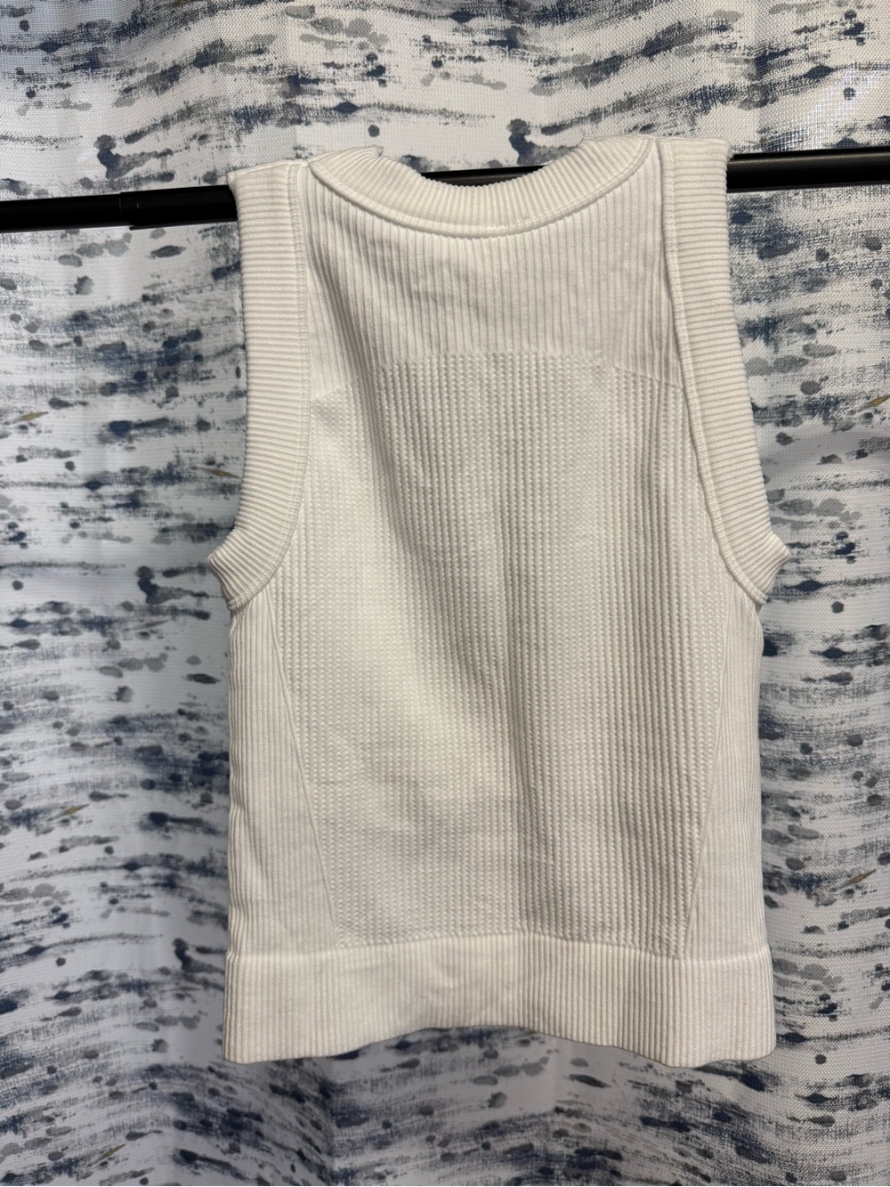 Zenana built in bra White Ribbed Crew Tank seamless crop women’s small medium - Picture 2 of 3
